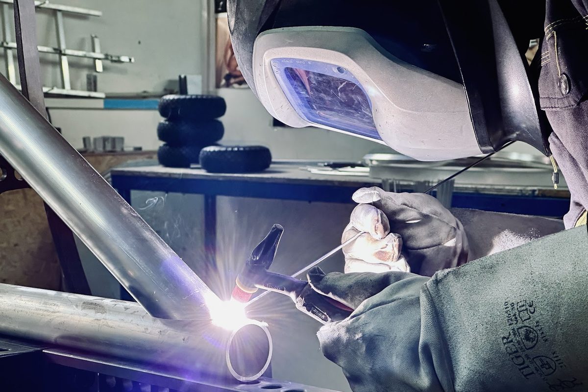 Detalj zavarivanja aluminijskog profila za nosivu konstrukciju svjetlosne dekoracije